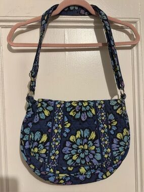 Like New Vera Bradley Quilted Floral Crossbody Bag in Navy Blue. I0”L, 13”W